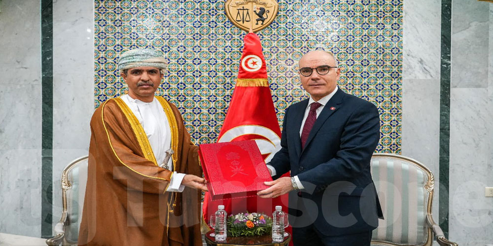 عمار يتسلم رسالة خطية من سفير سلطنة عمان موجهة إلى رئيس الجمهورية من قبل سلطان عمان