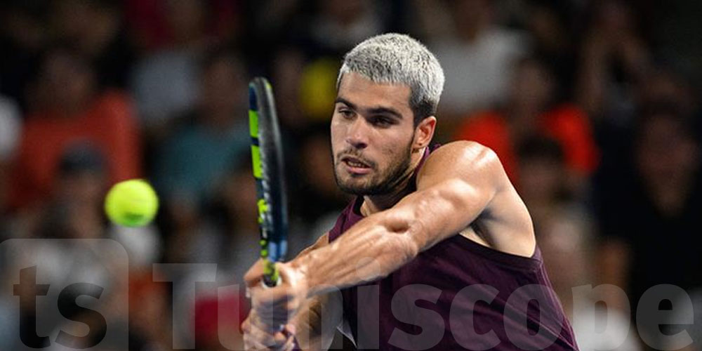 Alcaraz file en finale à Tokyo malgré sa cheville blessée