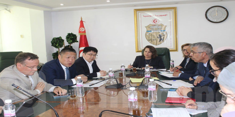 جلسة بين وزارة الصناعة وشركة صينية لتعزيز استخراج الفسفاط