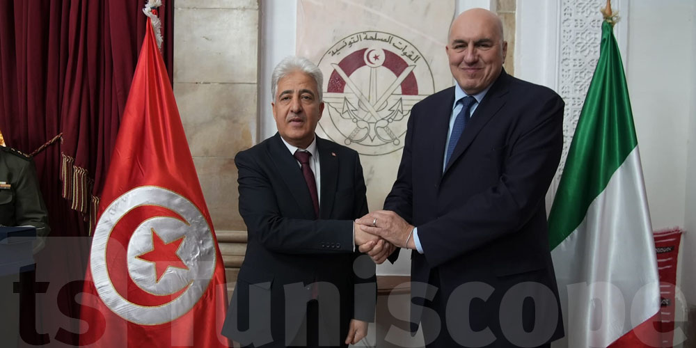 وزير الدفاع الايطالي :'' العلاقة مع تونس تقوم على تطوير المصالح المشتركة، والتي ستقودنا نتائجها إلى التآزر في قطاع الدفاع''