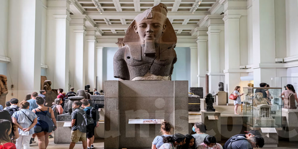 عُرضت في لندن ووصلت سويسرا: مصر تتسلم رأس تمثال للملك رمسيس الثاني بعد سرقتها