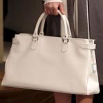 Un sac à main pour recharger les portables !
