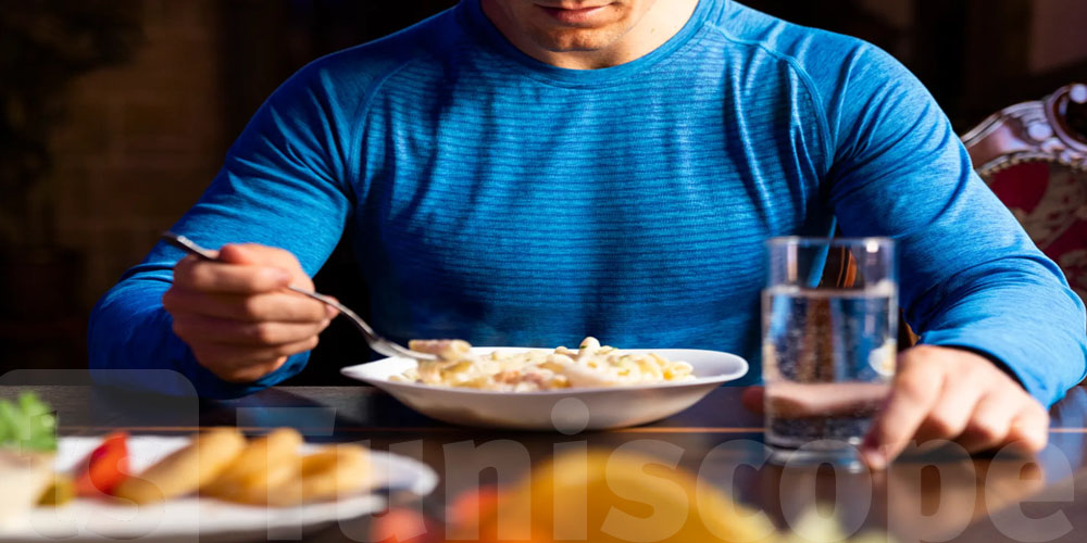 بعد الماكلة: 3 عادات بسيطة تخلي السكر متاعك مستقر وتزيد الطاقة