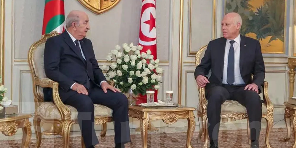 الرئيس الجزائري يتجه إلى تونس للمشاركة في القمة الثلاثية