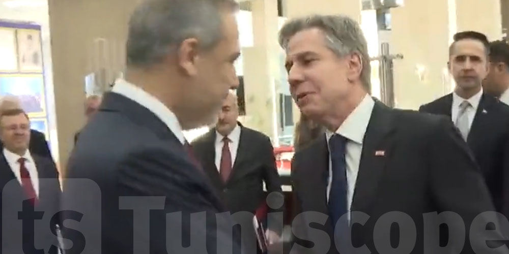 فيديو : وزير الخارجية التركي يرفض معانقة نظيره الأمريكي ...ما القصة ؟
