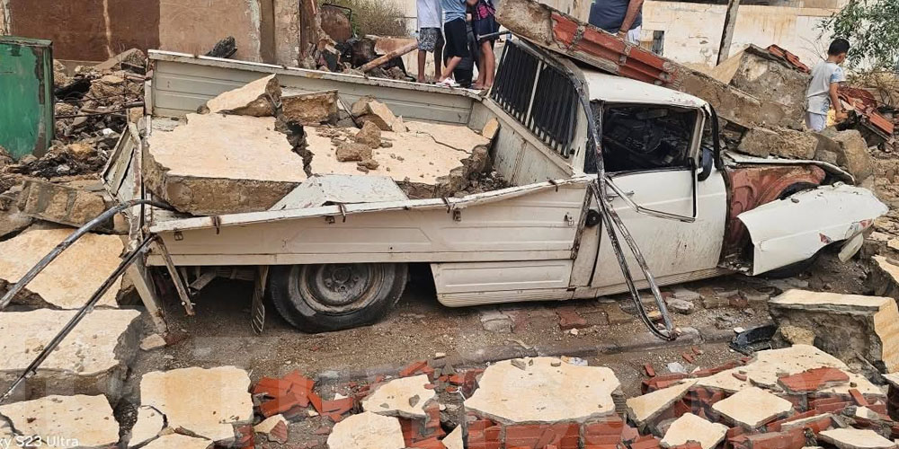 Sidi Bouzid : un mur effondré endommage plusieurs voitures après la tempête