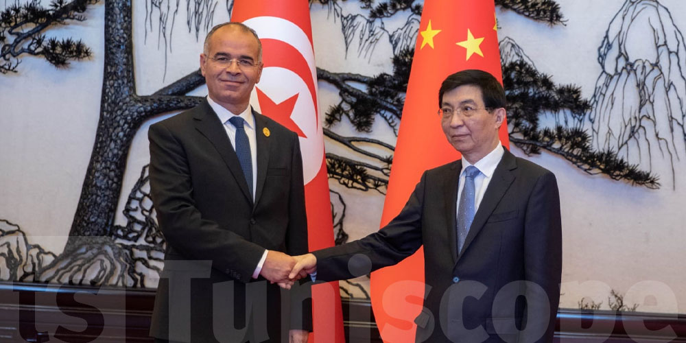 Kamel Maddouri rencontre le plus haut conseiller politique chinois