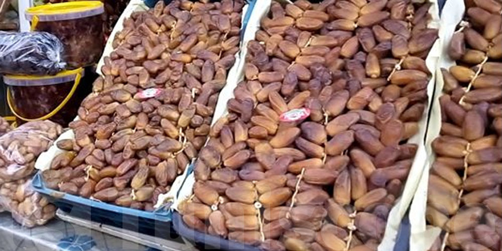 « Dattes tunisiennes à prix imbattables : rendez-vous sur l’avenue Habib Bourguiba ! »