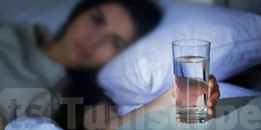 Boire 8 verres d’eau par jour : la vérité derrière une règle que tout le monde croit