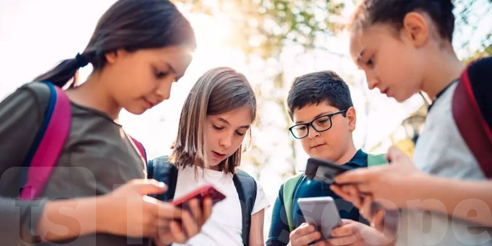 Réseaux sociaux et enfants : voici les pays qui veulent les interdire
