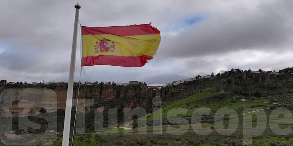 إسبانيا تفرض قيودا على القادمين من إيطاليا في احتدام لخلاف حول الهجرة