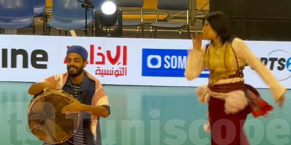 فيديو : طبال وزكّار في افتتاح البطولة الإفريقية للكرة الطائرة بتونس... شنوّة صار؟