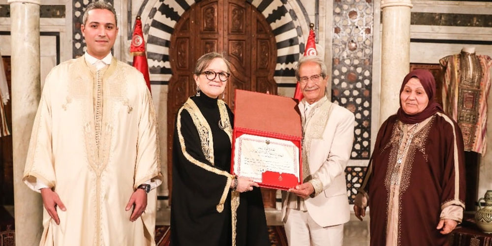 En photos : Najla Bouden et son ministre du Tourisme portent l’habit traditionnel tunisien