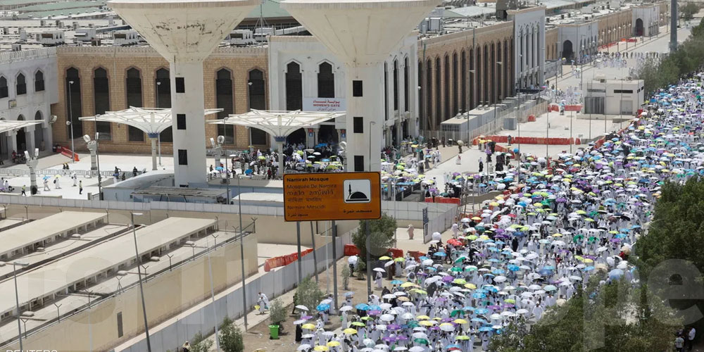 حجاج بيت الله ينفرون إلى مزدلفة بعد أداء ركن الحج الأعظم