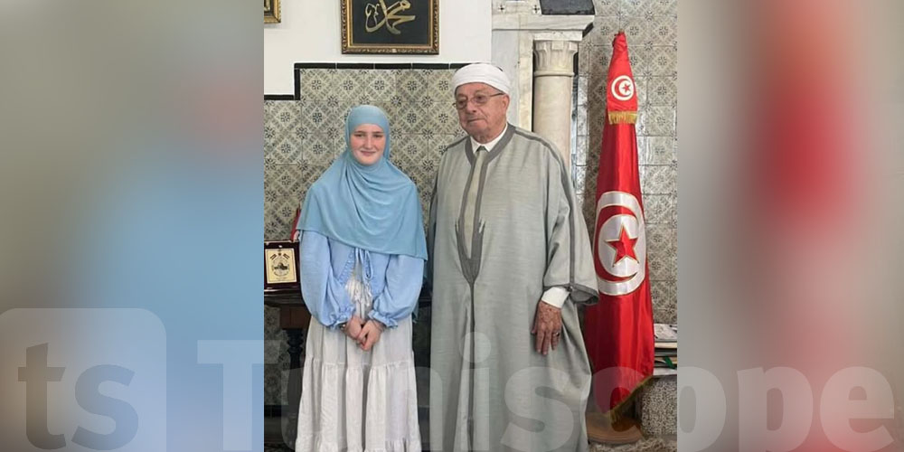 لحظة مؤثرة: إعلان إسلام فتاة أوروبية أمام مفتي الجمهورية