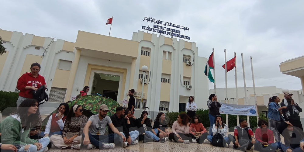 طلبة معهد الصحافة في اعتصام مفتوح