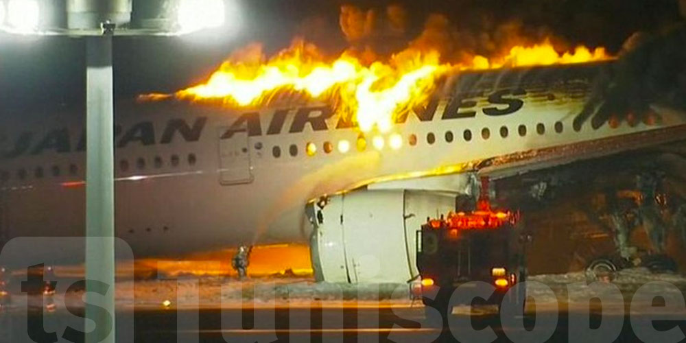 Japon: un Avion en feu sur la piste de l'aéroport de Tokyo-Haneda à l'atterrissage