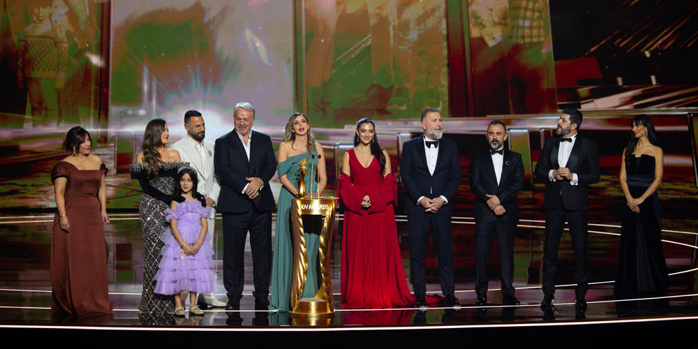 كاتي بيري وروبي ويليامز يشعلان حفل JOY AWARDS.. ونجوم الدراما يحصدون الجوائز