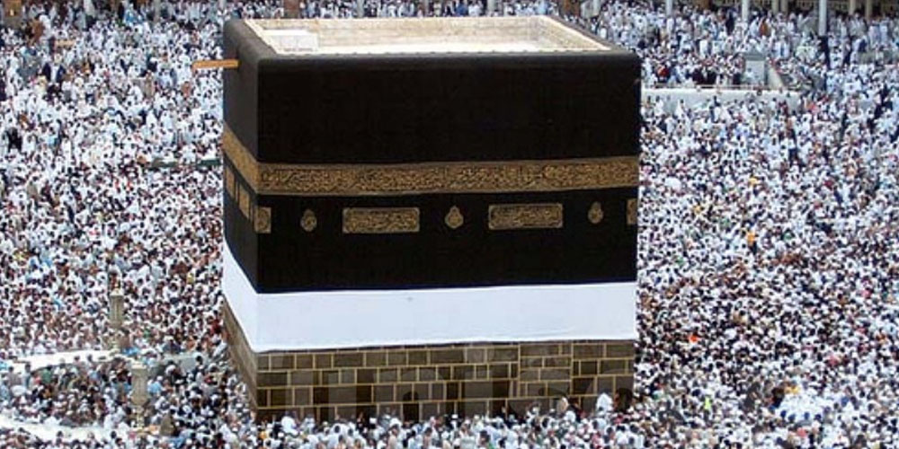 Pourquoi les rideaux de la Kaaba sont-ils levés chaque année pendant le Hajj ?