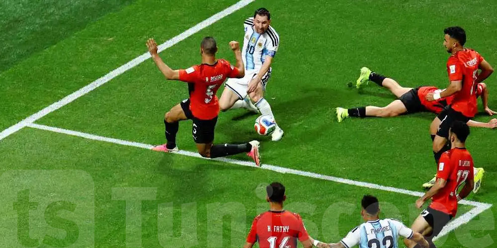 عاجل-حكم مكسيكي يفجّرها: هل أخطأ الـVAR في لقطة هدف مصر؟
