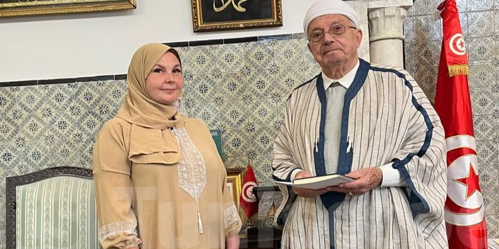 مواطنة روسية تعلن إسلامها بمكتب مفتي الجمهورية التونسية