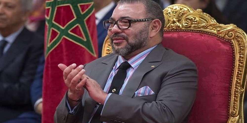 الملك محمد السادس يهنئ منتخبه الوطني ويشارك المغاربة احتفالاتهم في شوارع الرباط