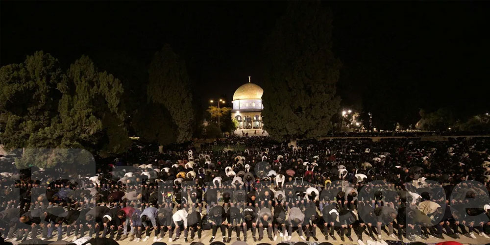  55  ألف مصل يؤدون صلاتي العشاء والتراويح في المسجد الأقصى