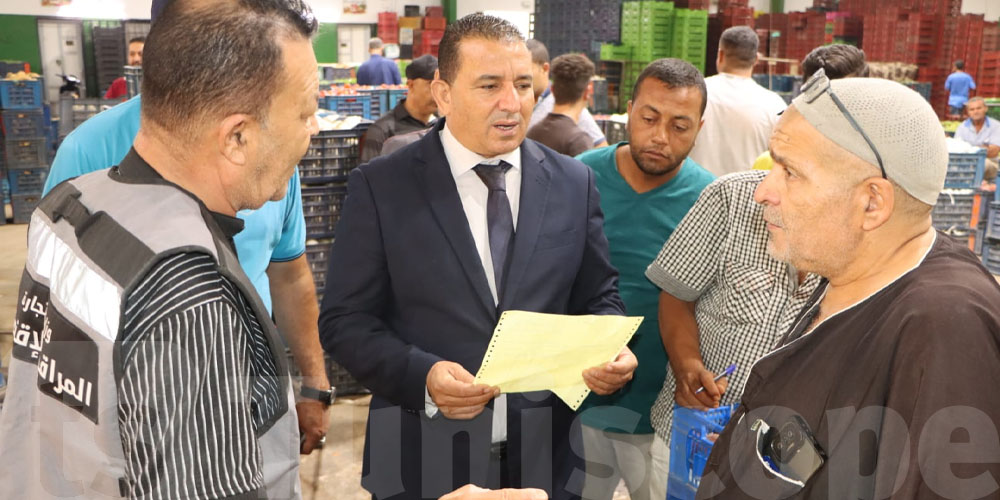 والي المنستير يفاجئ سوق المكنين فجراً لمراقبة الأسعار والتزويد
