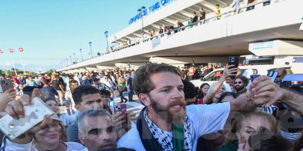  بعد أيام من الاختطاف محمد مراد يعانق والدته في المطار