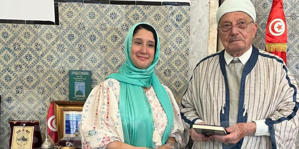 مواطنة أمريكية لاتينية تُعلن إسلامها في مكتب مفتي الجمهورية