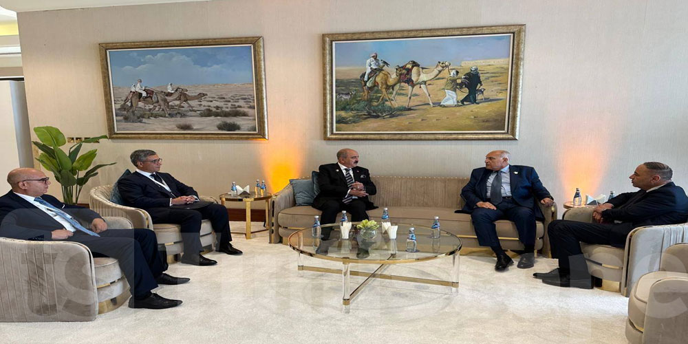 مشاركة تونسية فاعلة في قمة الدوحة الطارئة: دعم لفلسطين وتنسيق مغاربي