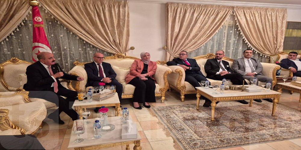  النفطي يلتقي بأبناء الجالية بجدة: شريك فاعل في إشعاع تونس بالخارج