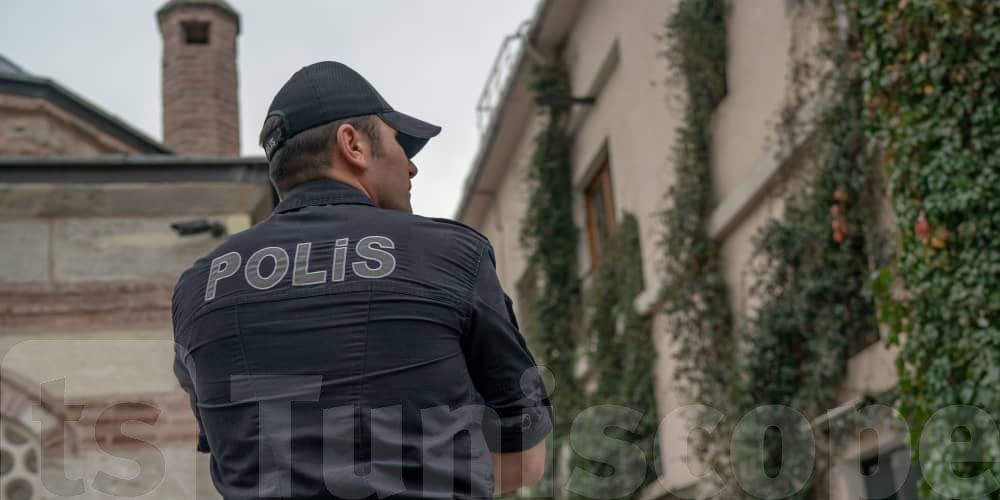 تركيا : القبض على 63 شخصا في شبكة احتيال ''بالتنجيم''