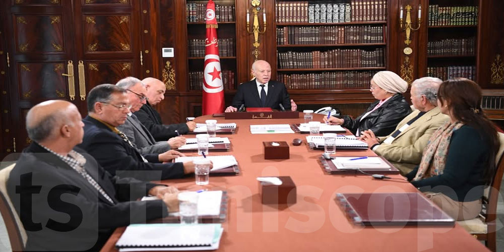 رئيس الجمهورية يتسلّم التقرير النهائي للجنة العمل حول وضع قابس البيئي