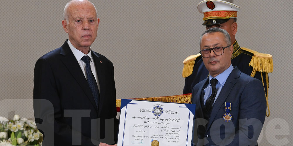 قيس سعيد يُشرف على موكب الاحتفال بيوم العلم