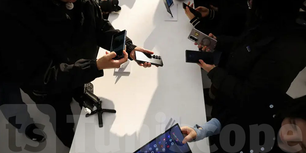 سامسونغ : تفرّج على هاتف جديد بشاشة قابلة للطي والخدمة عن بُعد