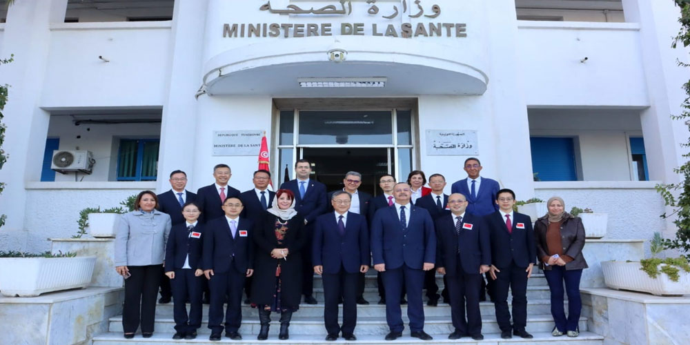 موكب توديع الفريق الطبي الصيني الذي حل بتونس لمعاضدة جهود مجابهة كورونا