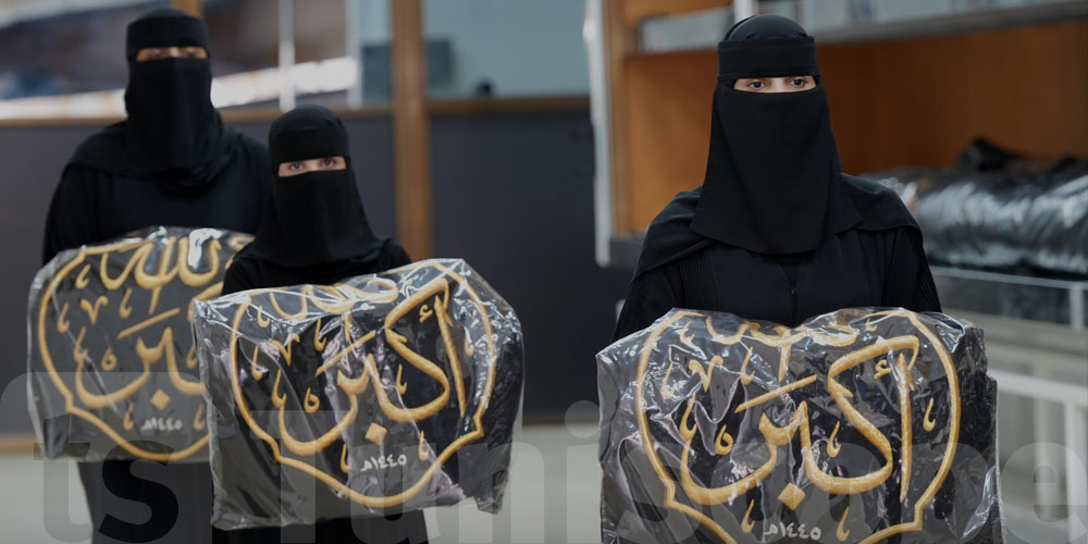 لأوّل مرّة في السعودية: نساء يشاركن في تغيير كسوة الكعبة