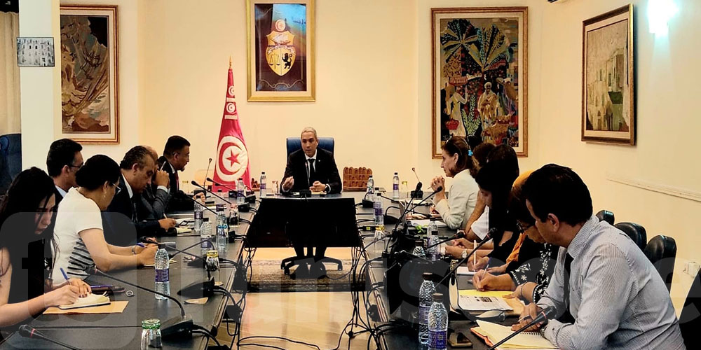  وزير السياحة يدعو إلى ضرورة تقديم عروض خاصة للسائح التونسي وبأسعار مناسبة 