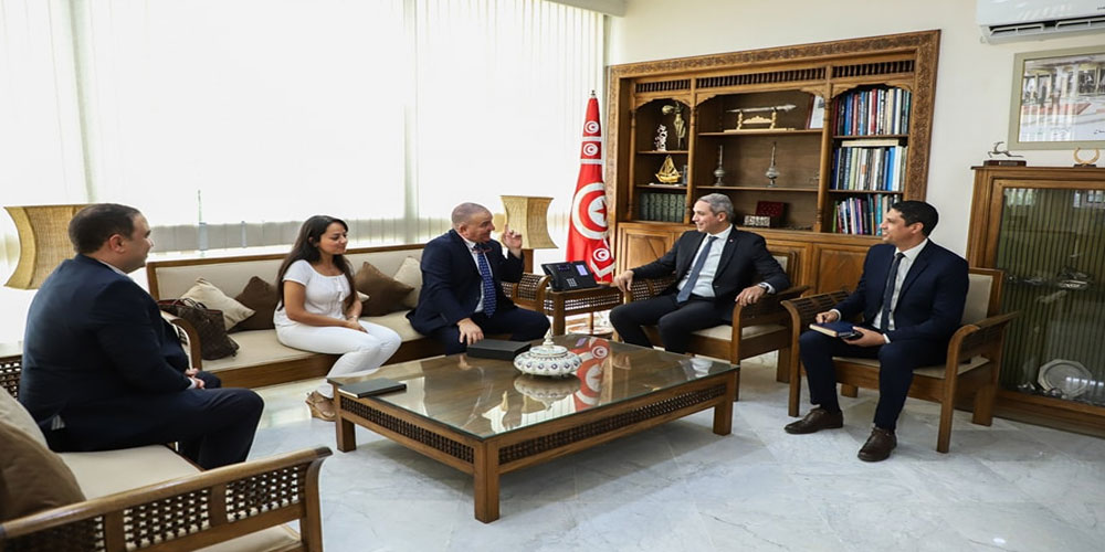 وزير السياحة يلتقي وفدا من الجامعة التونسيّة لوكالات الأسفار والسياحة