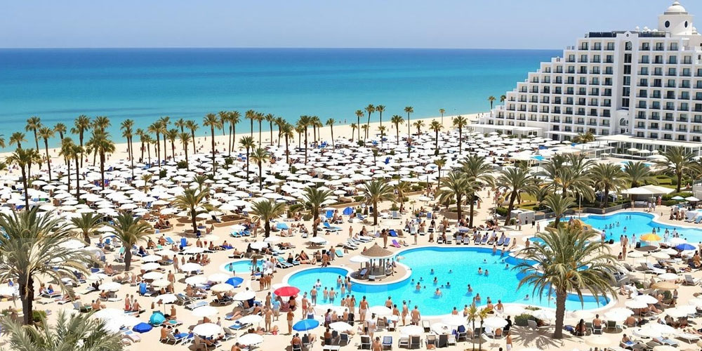 Vacances d'été : des offres spéciales pour permettre aux Tunisiens de voyager à petits prix