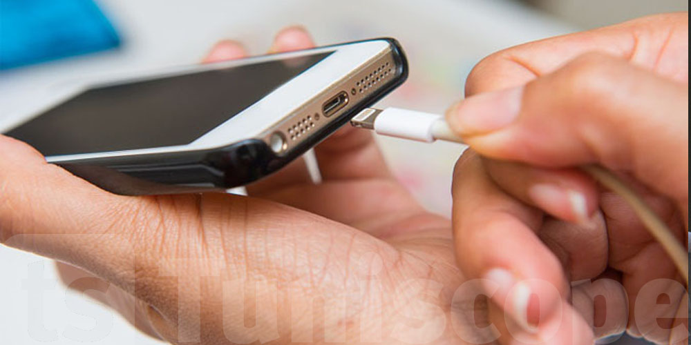 Attention ! Recharger votre téléphone via un USB public peut exposer vos données au piratage