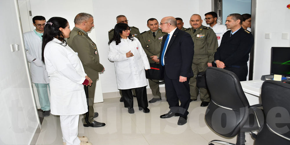 وزير الدفاع الوطني يؤدّي زيارة إلى المستشفى العسكري بصفاقس 